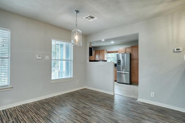 Foto del edificio - 1124 Brookswood Ave