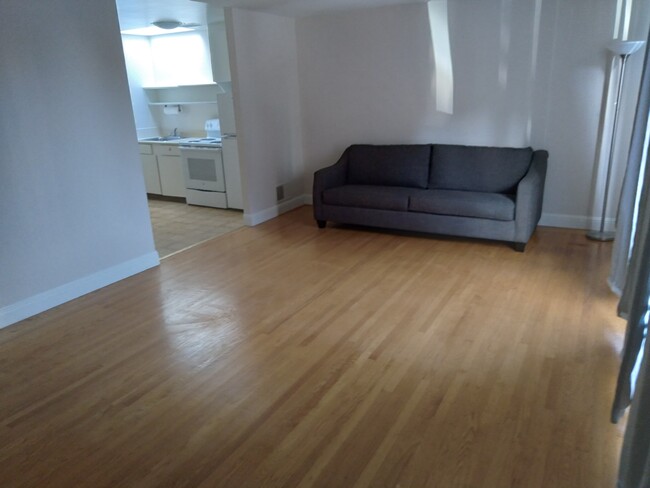 Sala de estar - 2729 Webster St