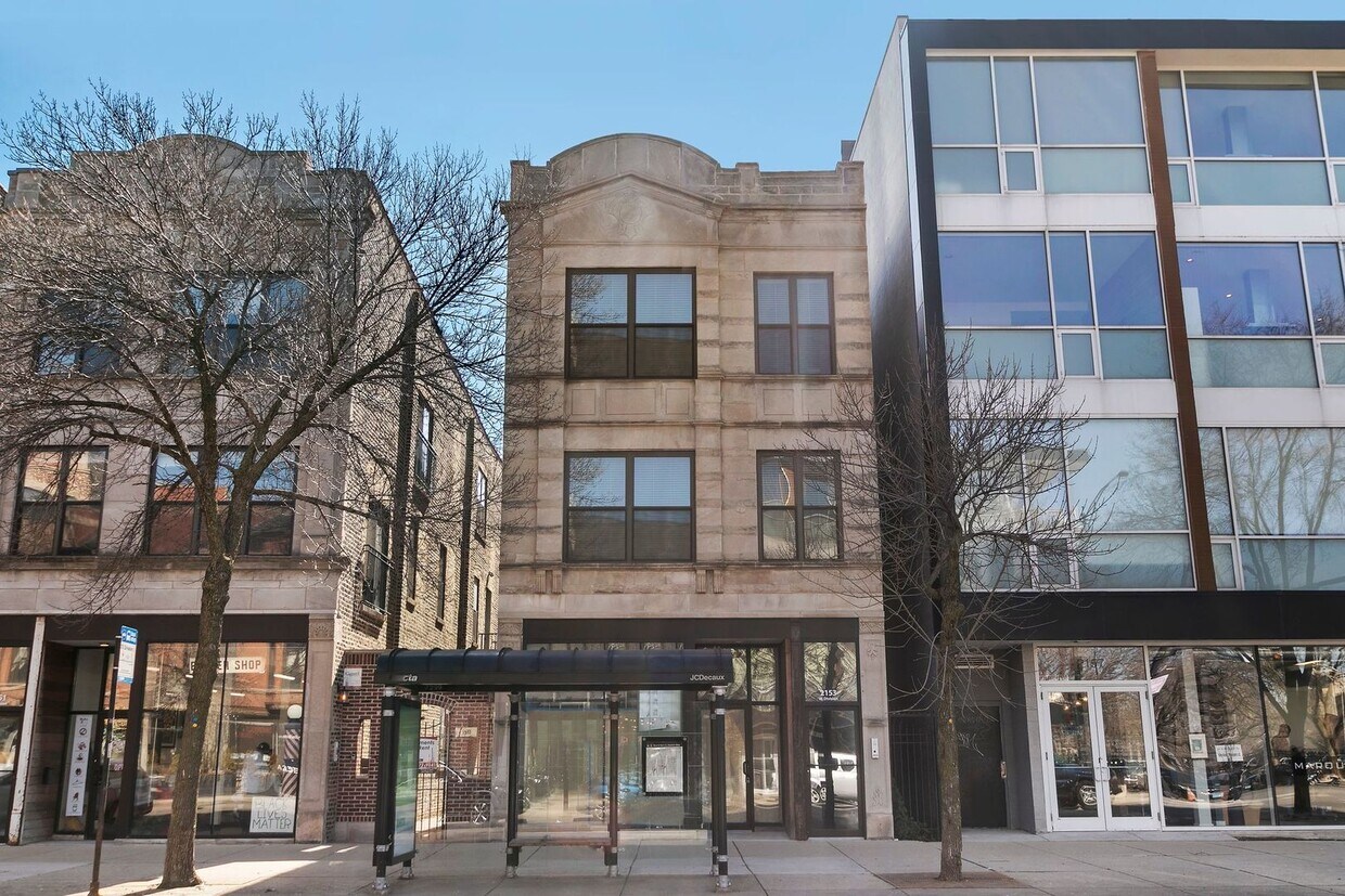 Foto principal - 2151 W Division St