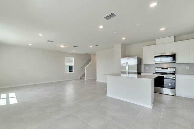 Building Photo - Available on 08/10! Desirable 4-Bedroom Home in Scenic Ridgeview Community