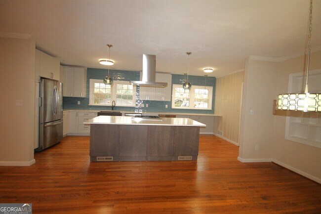 Building Photo - 2152 Tanglewood Rd
