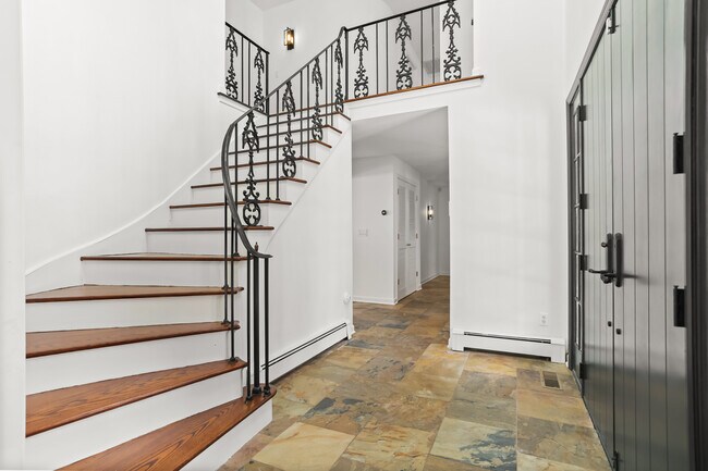 Building Photo - 11 Partrick Ln