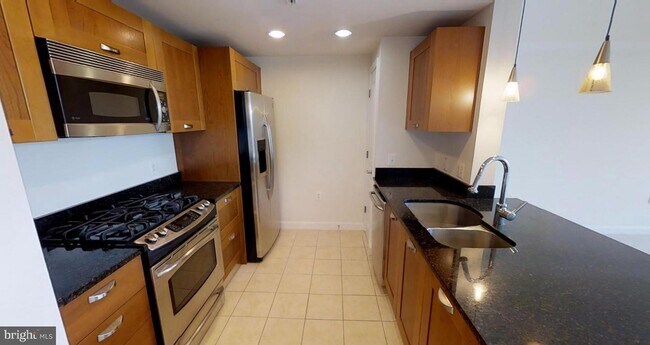 Foto del edificio - 2451 Midtown Ave