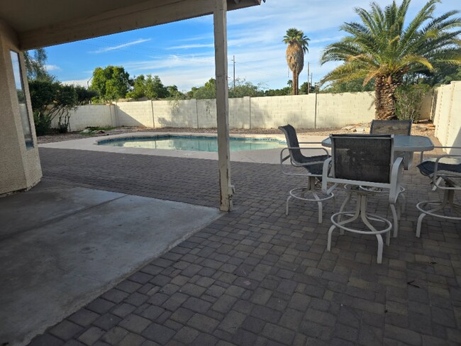 Building Photo - 8228 W Palmaire Ave