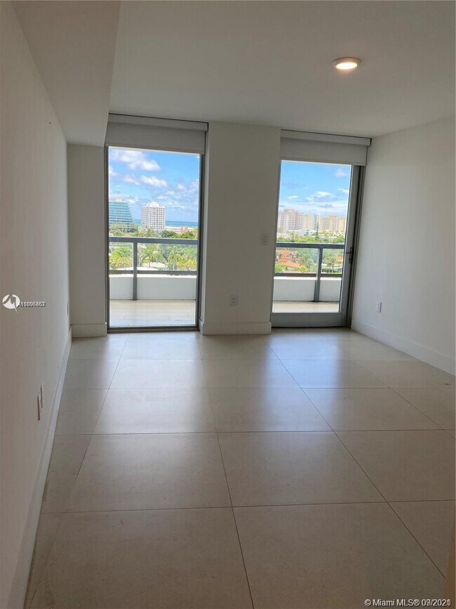 Foto del edificio - 9261 E Bay Harbor Dr