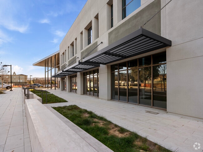 Building Photo - Walnut Grove