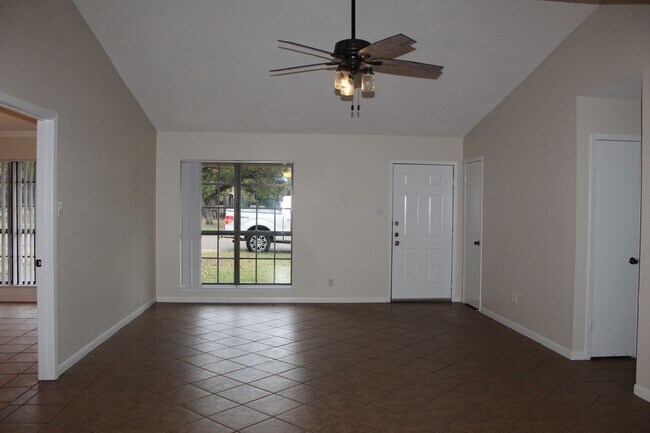 Building Photo - 3 BEDROOM, 2 BATH, BELTON ISD