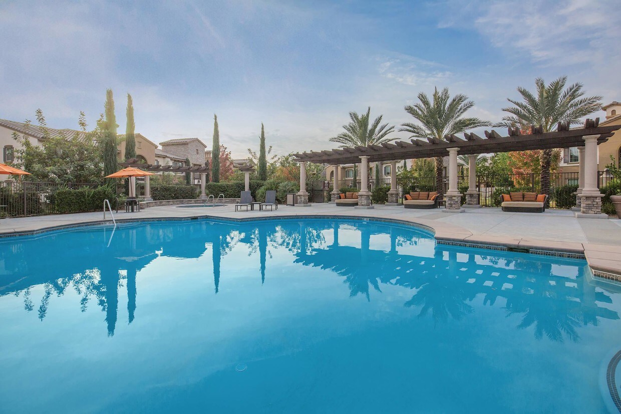 The Retreat at Riverlakes Apartments 5601 Coffee Rd Bakersfield, CA