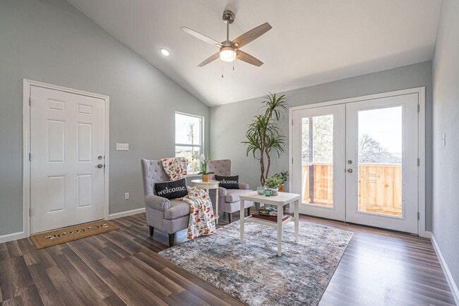 Foto del edificio - 474 Ridge Haven St