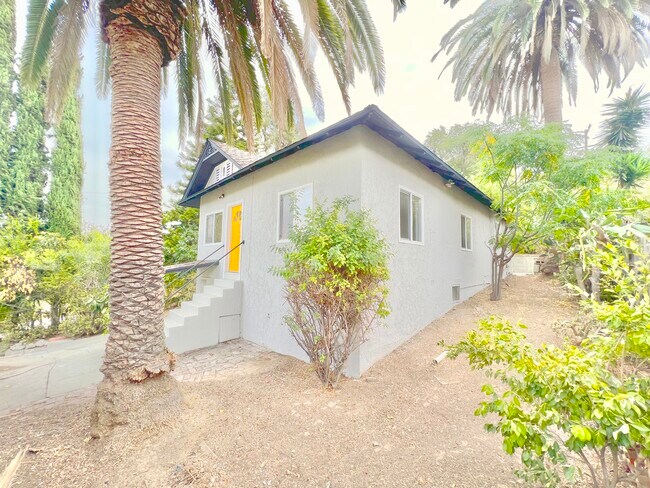 Building Photo - 6146 Mesa Ave