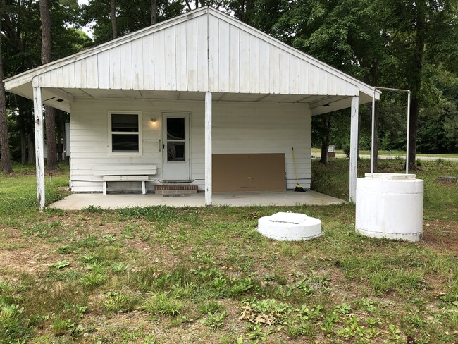Carport - 1028 White Chapel Road