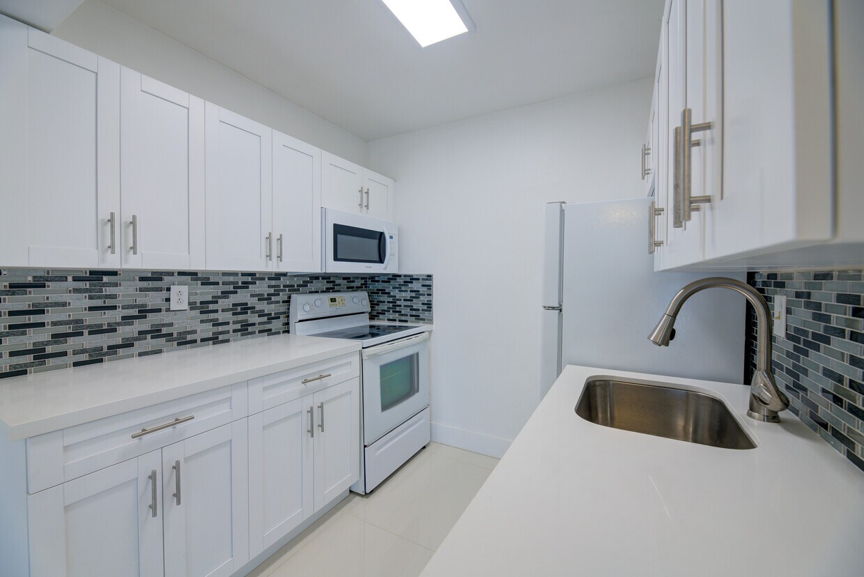 Foto principal - 400 Minorca Ave