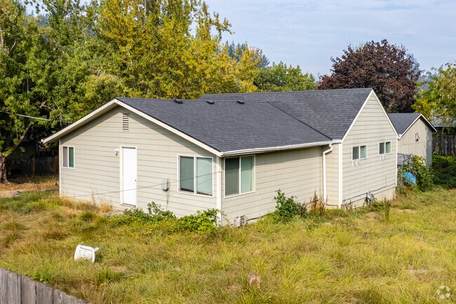 Building Photo - 12600 SE Sunnyside Rd