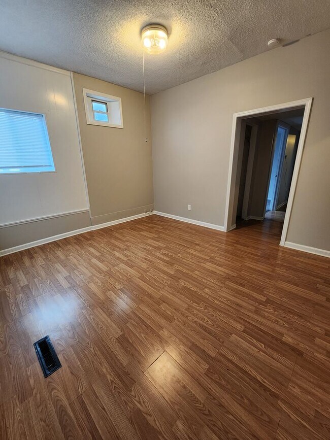 Building Photo - 1002-1004 Pearl