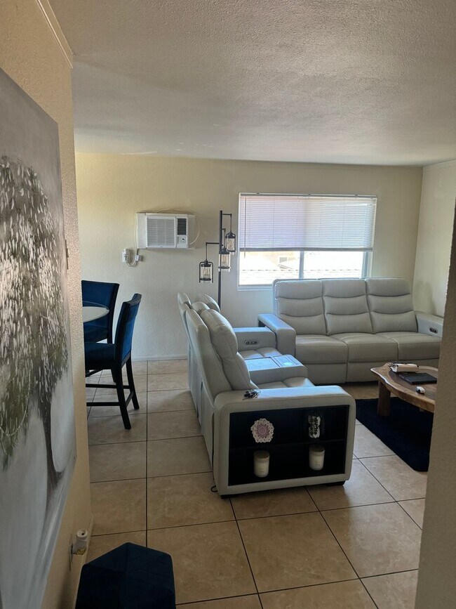 Foto del edificio - 2 bedrooms 1 bath apartment in El Cajon