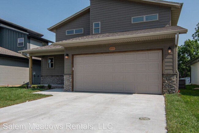 Building Photo - 3 br, 2.5 bath House - 1205 E Paragon St
