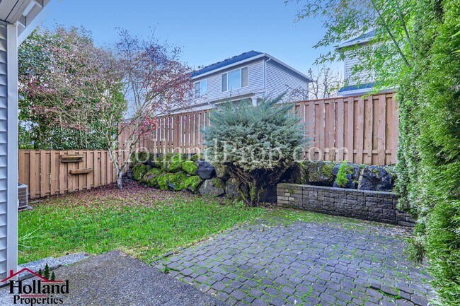 Building Photo - Beautiful Single-Family Home in a Prime Lo...