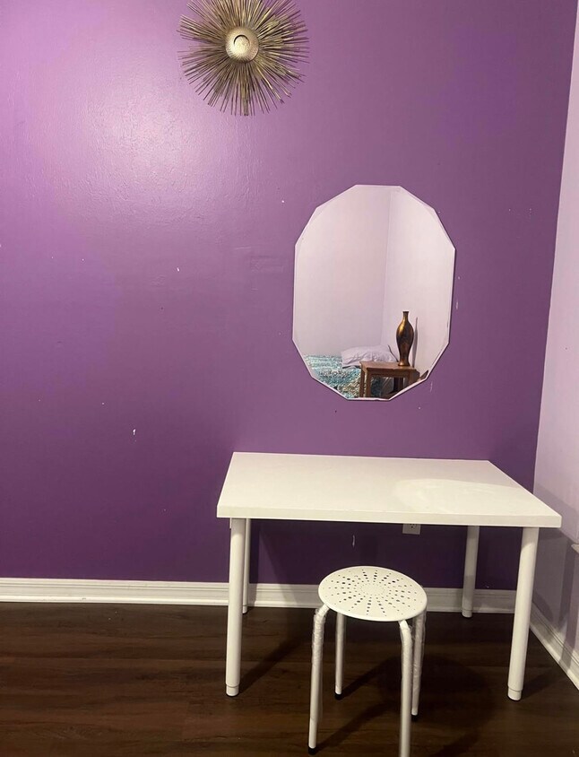 Foto del edificio - 8460 Village Edge Cir