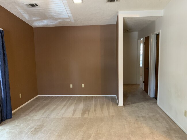 Building Photo - 2853 Forest Bend Dr