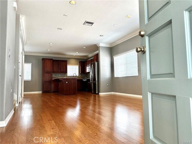 Foto del edificio - 9301 Shirley Ave
