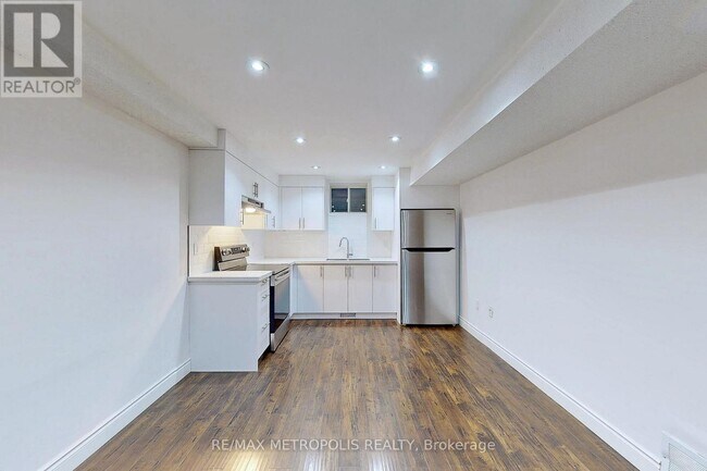 Building Photo - 2284 Whitewood Cres