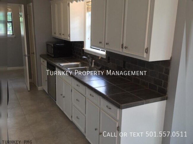 Building Photo - Desired 4 bed and 2 bath!