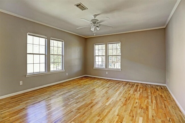 Building Photo - 2424 Brun St