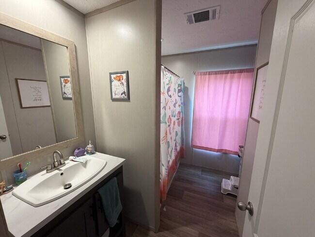 Building Photo - Mobile Home for Rent