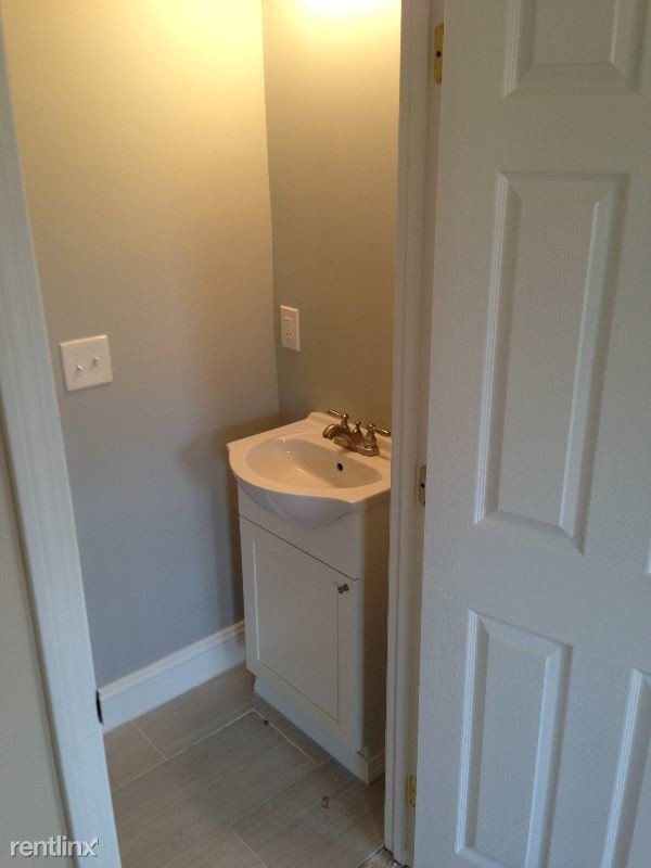 Building Photo - 3 br, 2.5 bath Apartment - 262 Main St
