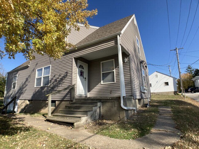 Building Photo - 727 Stadium Drive