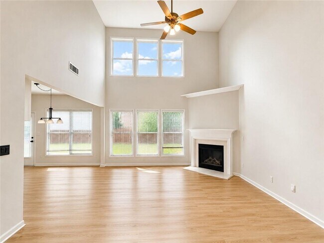 Foto del edificio - 2252 Jasmine Glen Dr