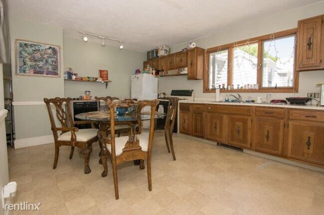 Building Photo - 3 br, 2 bath Duplex - 48 Shannon St 2