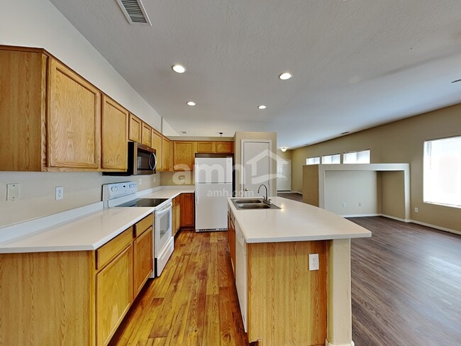 Building Photo - 8316 W Pima St