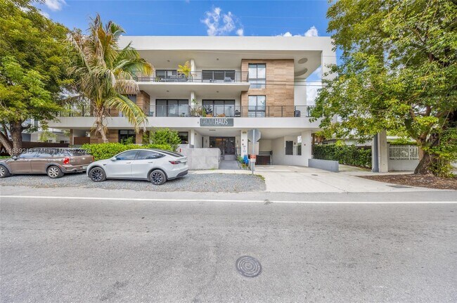 Foto del edificio - 3265 Bird Ave