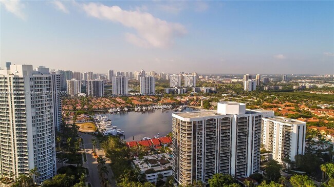 Foto del edificio - 3705 NE 214th St