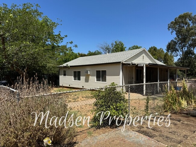 Building Photo - 1980 Helman St