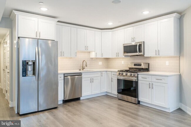Building Photo - 1309 S 52nd St