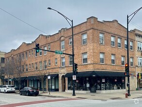 Building Photo - 1212 W Thorndale Ave