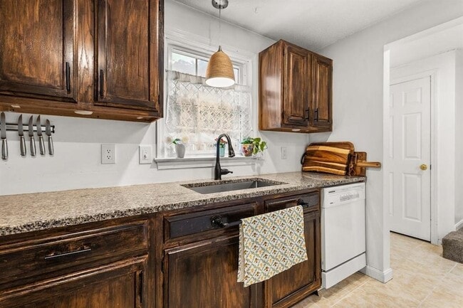 Building Photo - 56 Durham Rd