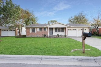 Building Photo - 908 Kings Row