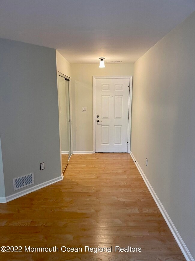 Building Photo - 124 Walden Cir