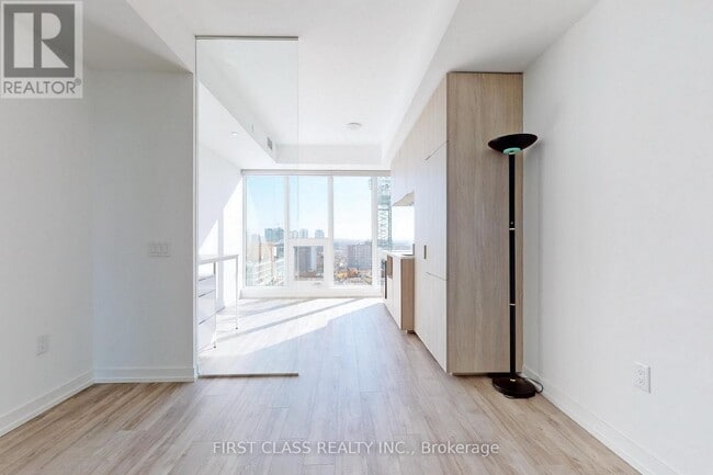 Building Photo - 77 Shuter St