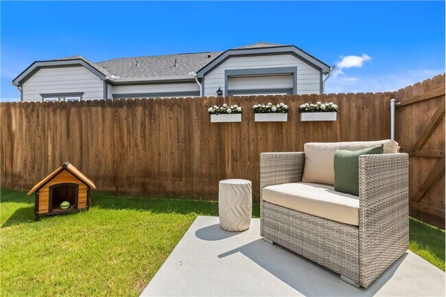 Foto del edificio - 8524 Creekfield Dr