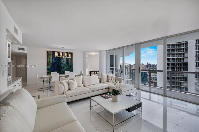 Building Photo - 16425 Collins Ave