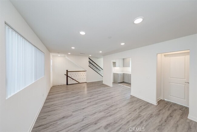 Foto del edificio - 9124 Huntington Dr