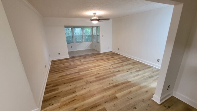 Foto del edificio - Renovated Condo Available in Sandy Springs!