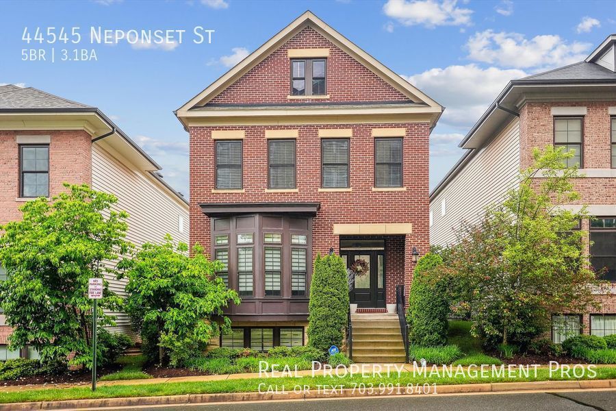 Primary Photo - Beautifully Updated and Maintained 5 Bedro...