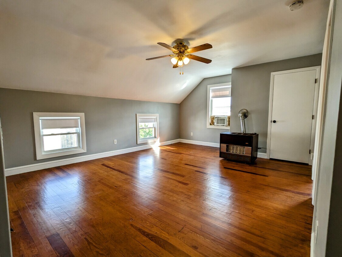 Primary Photo - 44 Morton St