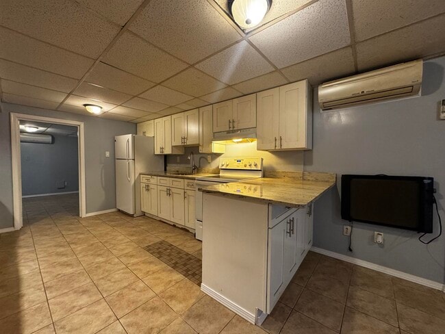 Building Photo - 45A Van Reypen St