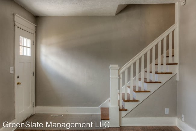 Building Photo - 563 S 34th St